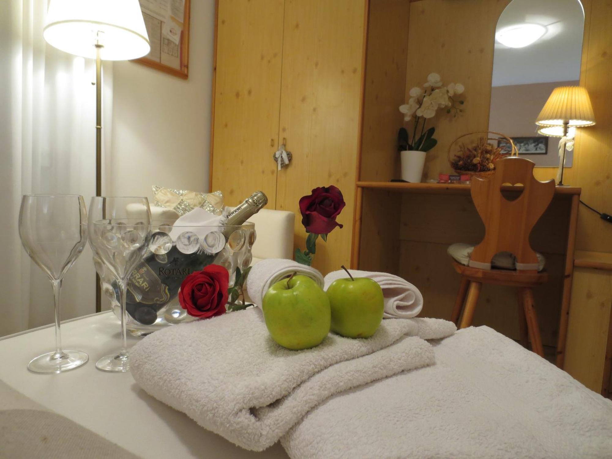 Hotel Aurora Vallarsa 外观 照片