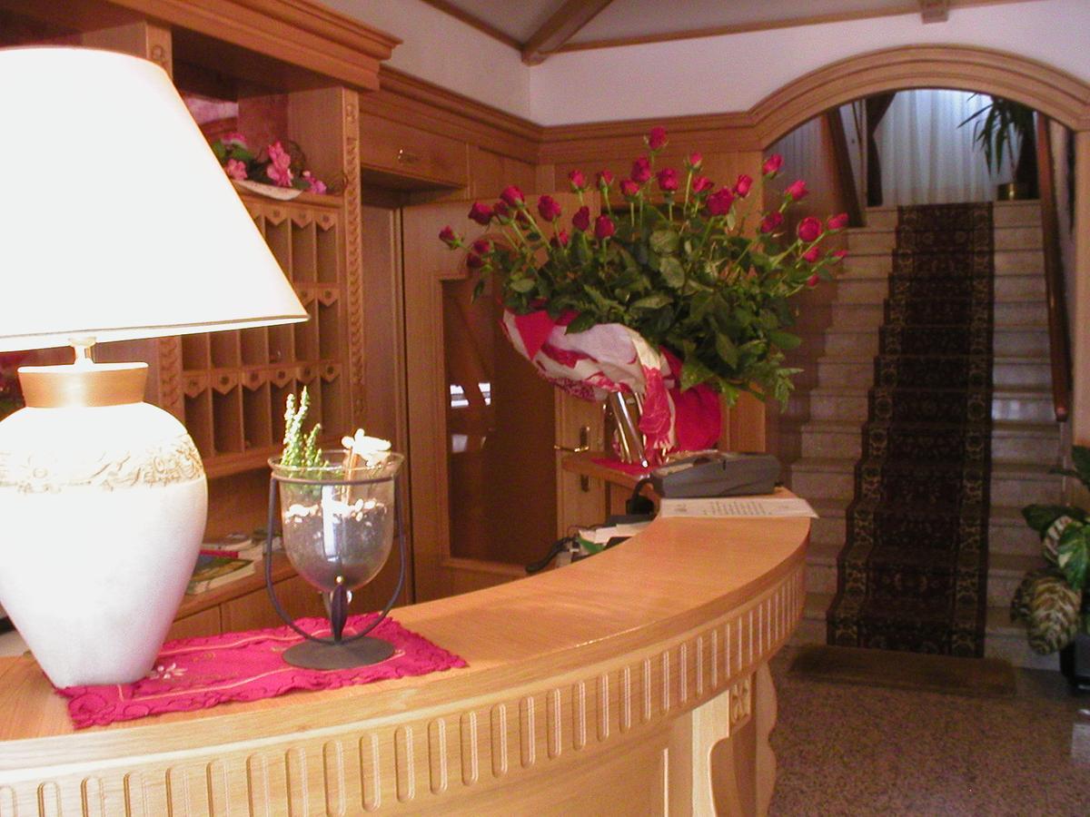 Hotel Aurora Vallarsa 外观 照片